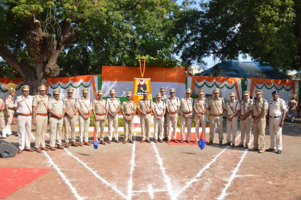 65 वां पुलिस स्मृति दिवस के अवसर पर पुलिस लाइन स्थित शहीद स्मारक स्थल पर किया गया पुलिस स्मृति परेड का आयोजन