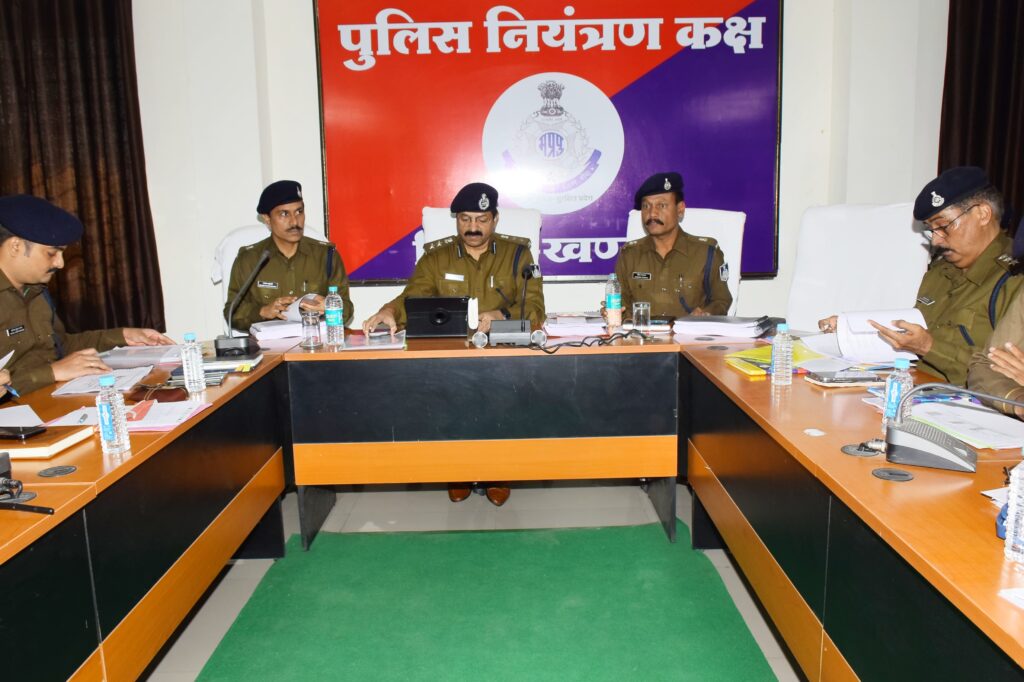 जिले में पुलिस अधीक्षक द्वारा ली गई अपराध समीक्षा बैठक