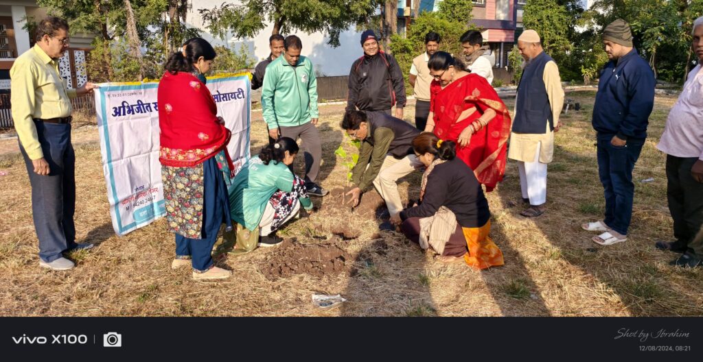 खंडवा की राहत नगर कॉलोनी में किया गया पौधारोपण