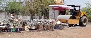 हरसूद पुलिस व्दारा जप्तशुदा 12310 लीटर शराब का किया गया नष्टीकरण