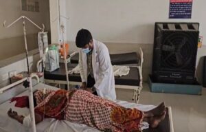 खंडवा में एसपी कार्यालय के गेट पर रामनगर की रहने वाली एक महिला ने जहर खा लिया